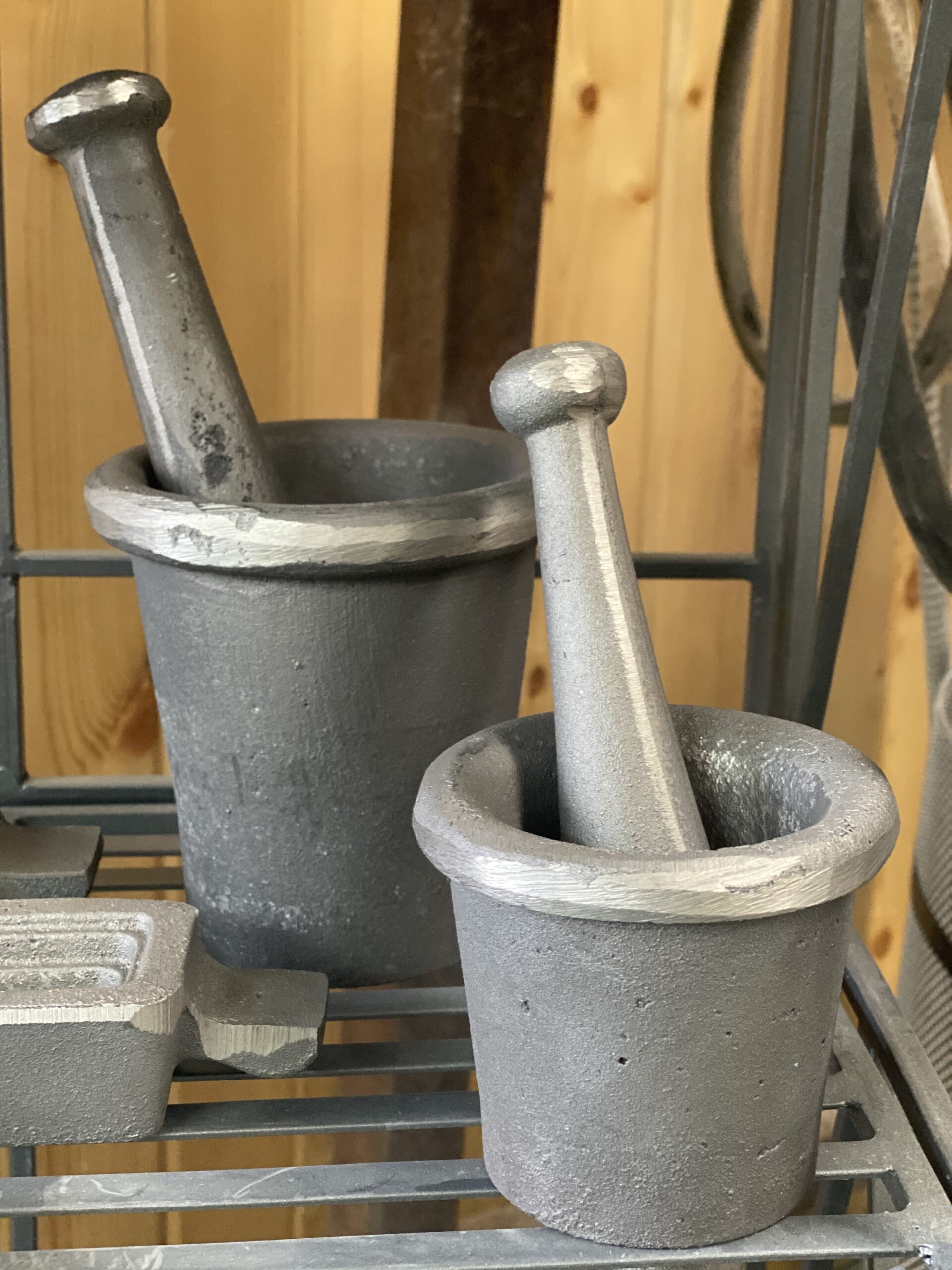 Mortar & pestle cast iron 4 mouth